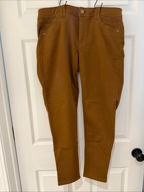 Democracy Women’s  Brown Stretch Jeans - Classic Slim Fit